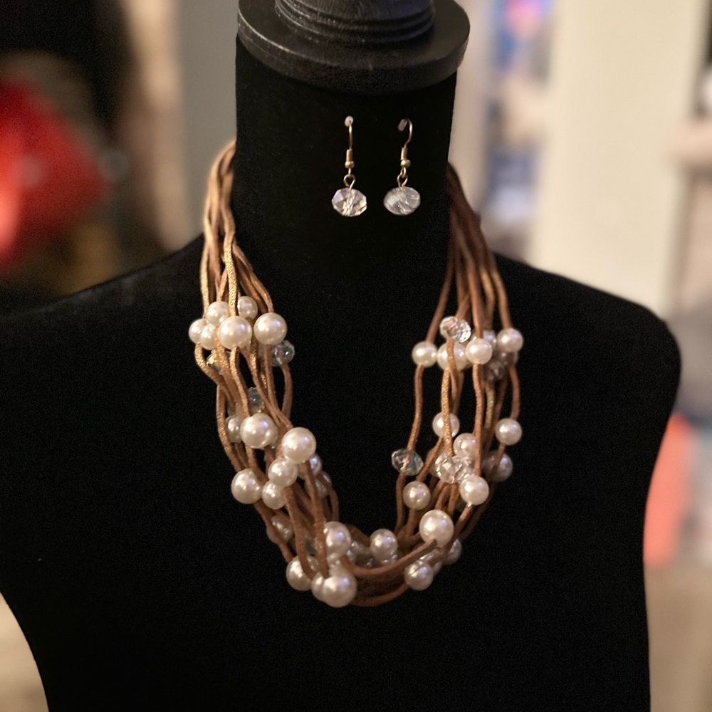Elegant Pearl and Sparkling Leather Necklace and Earing Set